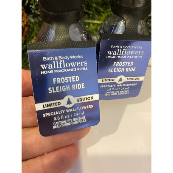 Bath & Body Works Limited Edition Tree Shape ”Frosted Sleigh Ride” 2 Wallflowers - Picture 2 of 5